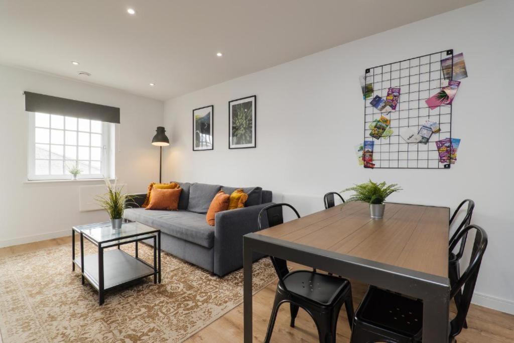 City Centre Luxury Apartment - Free Parking & Balcony Cardiff Exterior photo