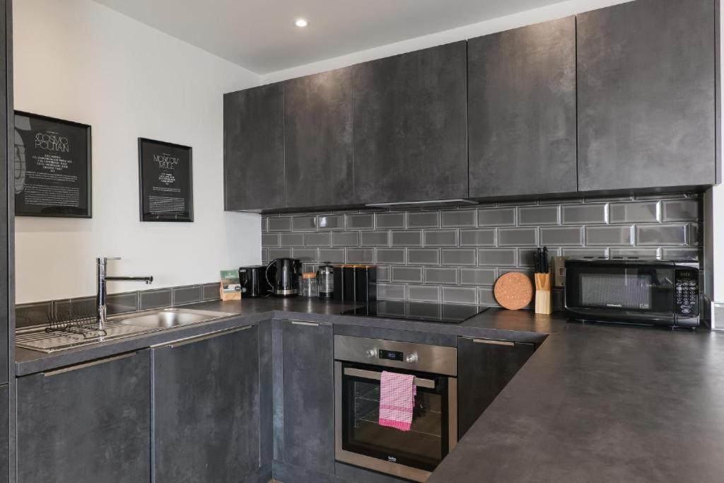 City Centre Luxury Apartment - Free Parking & Balcony Cardiff Exterior photo