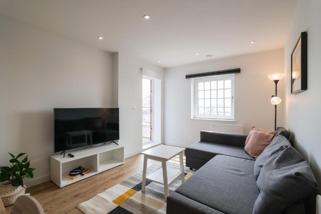 City Centre Luxury Apartment - Free Parking & Balcony Cardiff Exterior photo